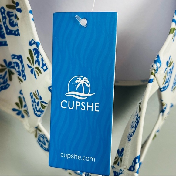 NWT Cupshe 2 piece halter high rise blue print bikini set, large. - Picture 6 of 13